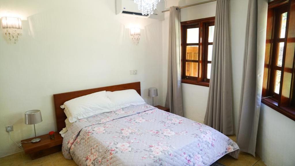 Отель Ogumka, Self Catering , Beoliere, Mahe Виктория Экстерьер фото