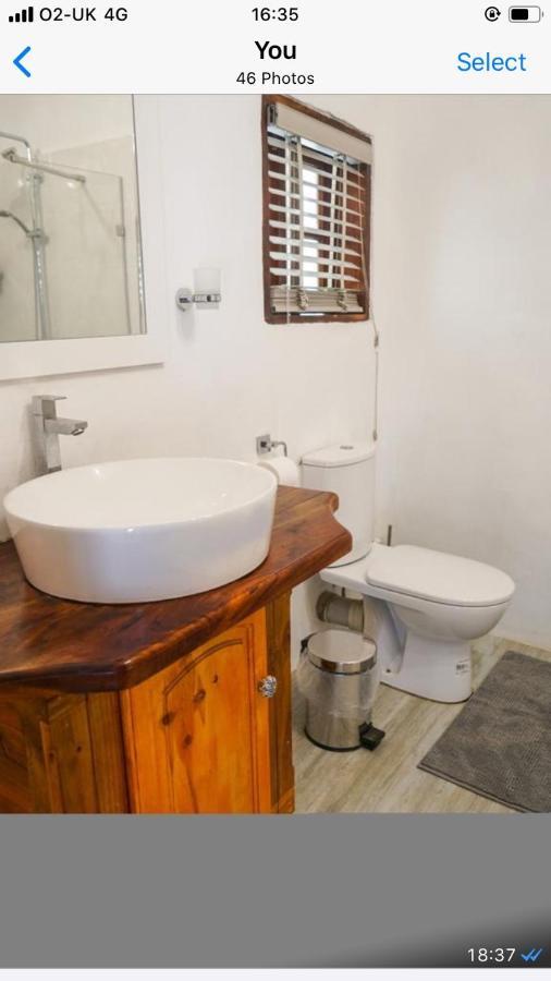 Отель Ogumka, Self Catering , Beoliere, Mahe Виктория Экстерьер фото