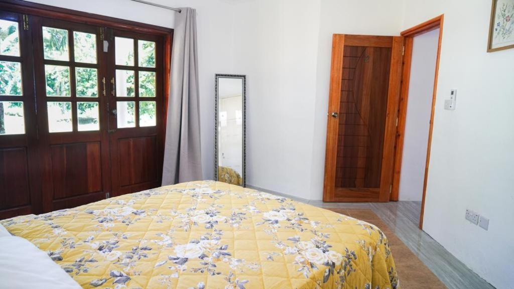 Отель Ogumka, Self Catering , Beoliere, Mahe Виктория Экстерьер фото