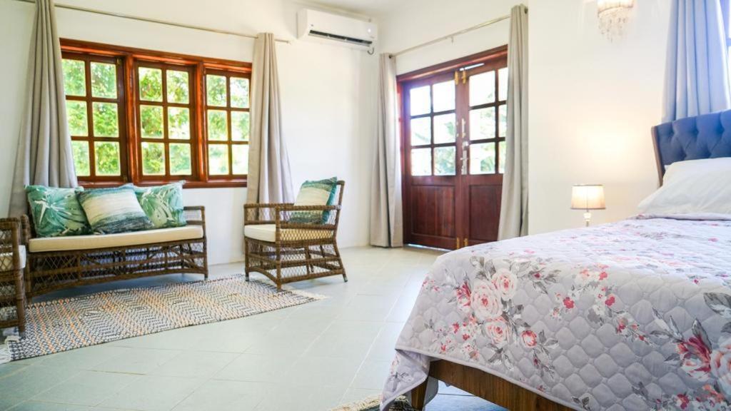 Отель Ogumka, Self Catering , Beoliere, Mahe Виктория Экстерьер фото