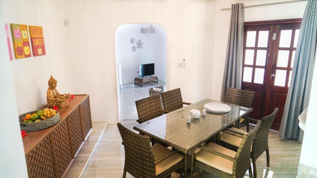 Отель Ogumka, Self Catering , Beoliere, Mahe Виктория Экстерьер фото