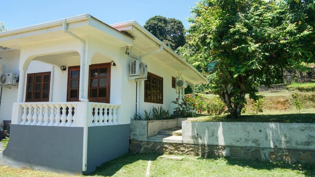 Отель Ogumka, Self Catering , Beoliere, Mahe Виктория Экстерьер фото