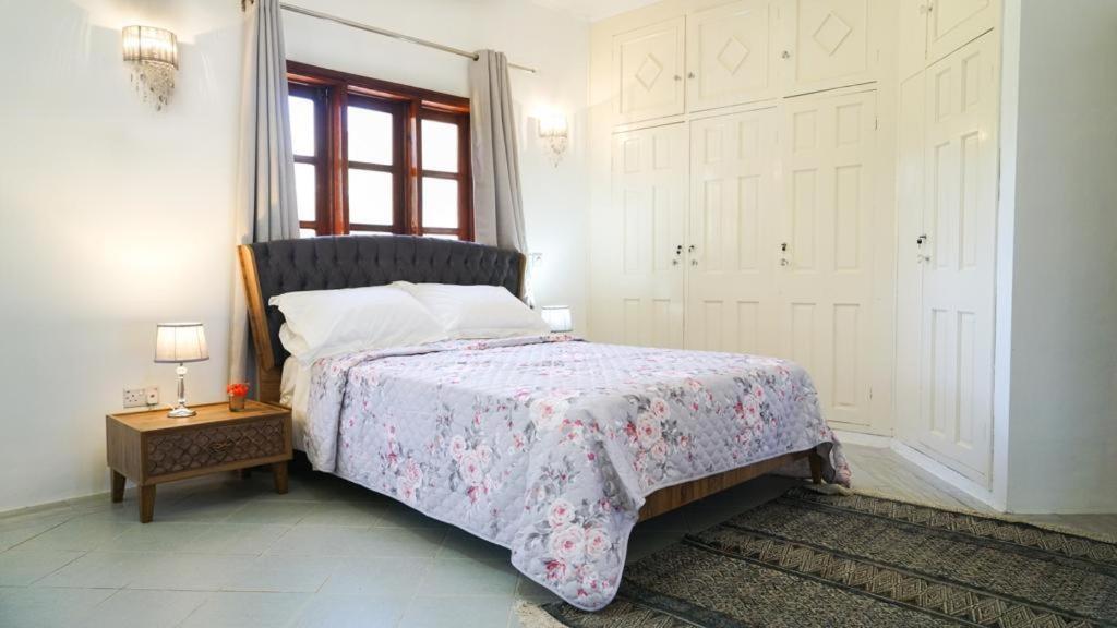 Отель Ogumka, Self Catering , Beoliere, Mahe Виктория Экстерьер фото